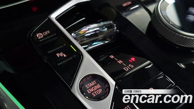 BMW X7 2023 — ფოტო 8/20