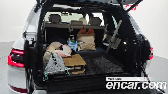 BMW X7 2023 — ფოტო 17/20