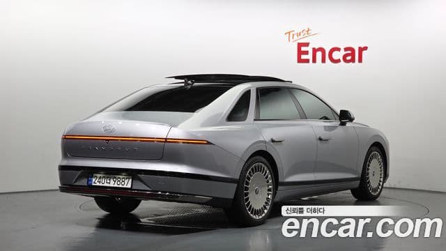Hyundai Grandeur Hybrid 2023 — Photo 2/20