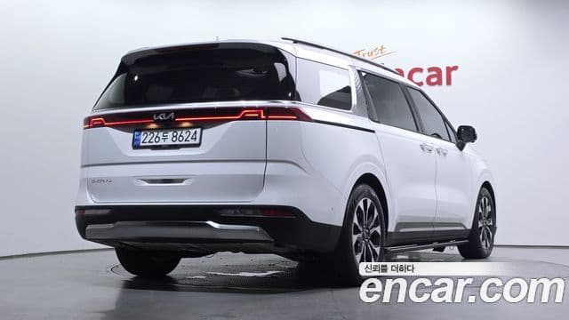 Kia Carnival 2023 — Фото 2/20