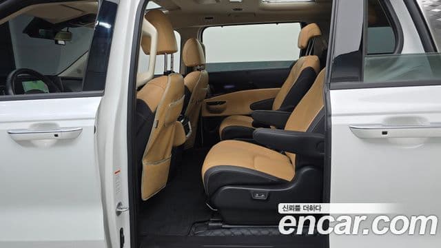 Kia Carnival 2023 — Фото 12/20