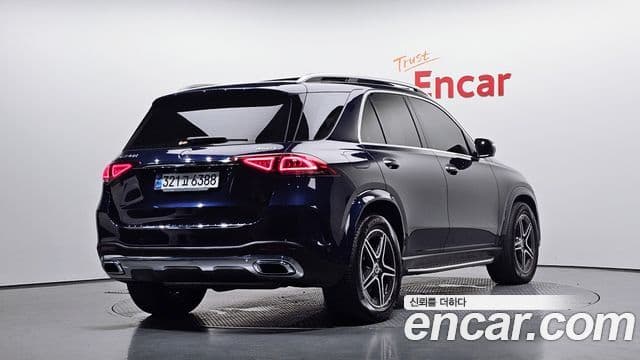 Mercedes-Benz GLE-Class 2020 — ფოტო 2/20