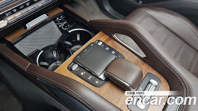 Mercedes-Benz GLE-Class 2020 — ფოტო 16/20