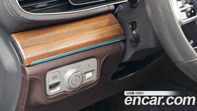 Mercedes-Benz GLE-Class 2020 — ფოტო 17/20