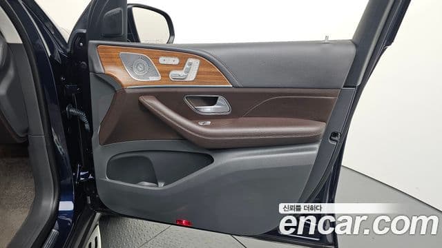 Mercedes-Benz GLE-Class 2020 — Photo 3/30