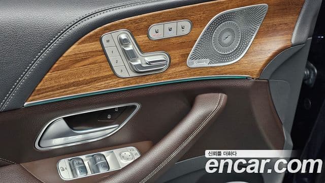 Mercedes-Benz GLE-Class 2020 — Photo 18/30