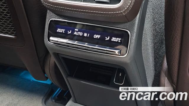 Mercedes-Benz GLE-Class 2020 — Photo 13/30