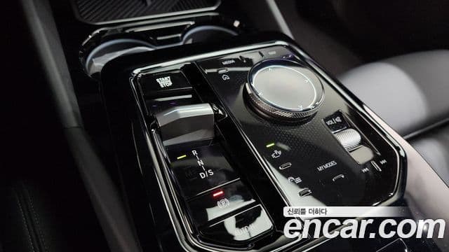 BMW 5 Series 2025 — Фото 9/20
