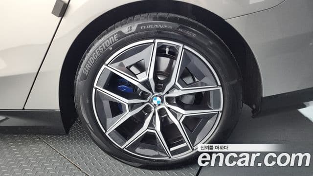 BMW 5 Series 2025 — Photo 32/35