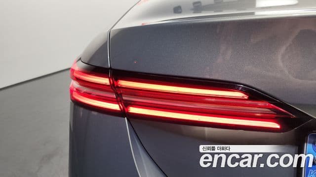BMW 5 Series 2025 — Photo 27/35
