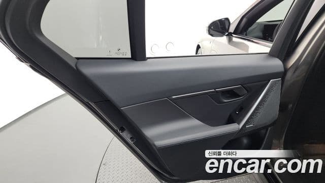 BMW 5 Series 2025 — Photo 8/35