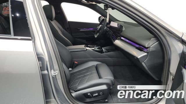 BMW 5 Series 2025 — Photo 17/35