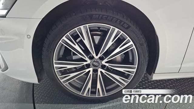 Audi A6 2022 — ფოტო 5/20