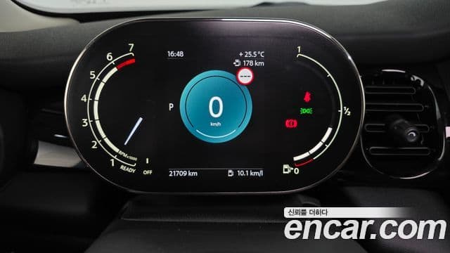 Mini Cooper 2024 — ფოტო 8/20