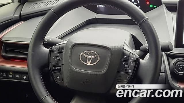 Toyota Prius 2024 — ფოტო 17/19