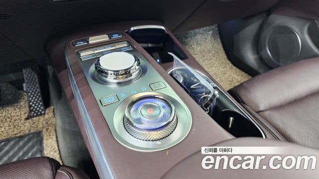 Genesis GV70 2021 — Şəkil 9/20