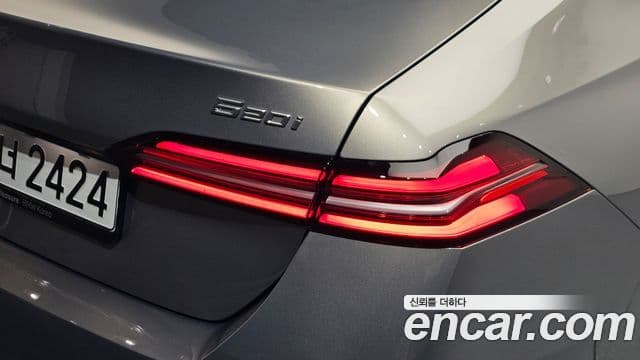 BMW 5 Series 2025 — Photo 18/37