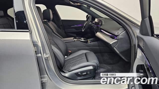 BMW 5 Series 2025 — Photo 17/37