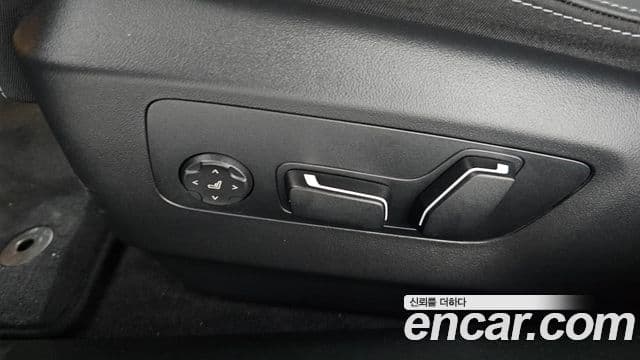 BMW 5 Series 2025 — Photo 21/37