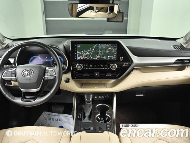 Toyota Highlander 2023 — Фото 10/20