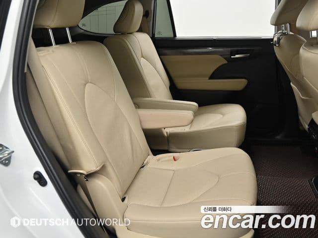 Toyota Highlander 2023 — Фото 12/20