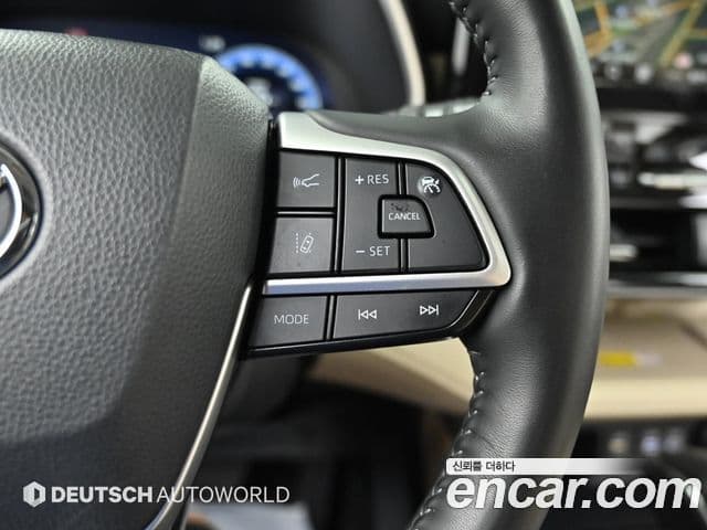 Toyota Highlander 2023 — Фото 17/20