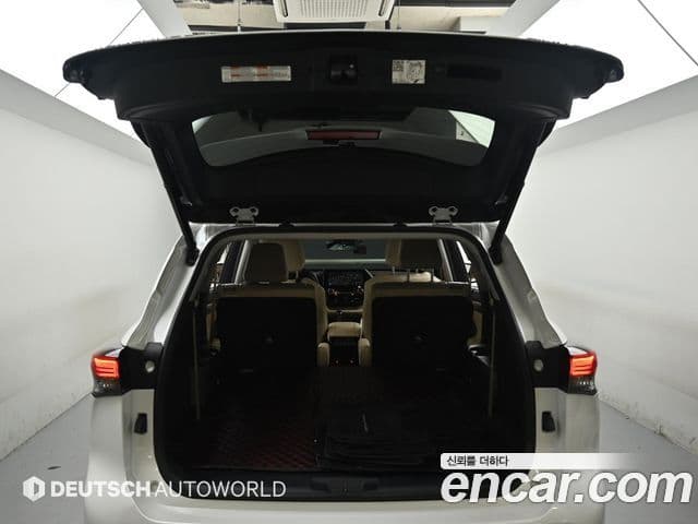 Toyota Highlander 2023 — Фото 19/20