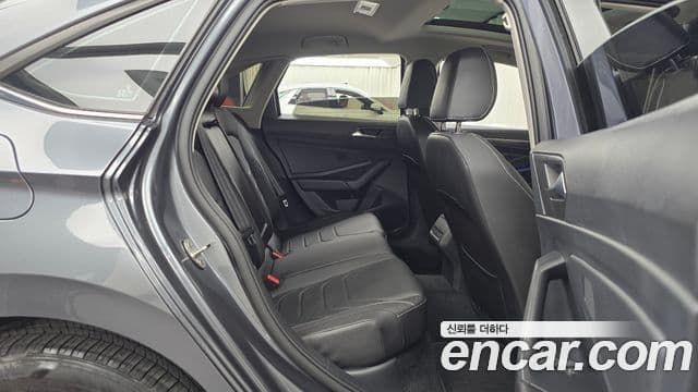 Volkswagen Jetta 2022 — Şəkil 11/20