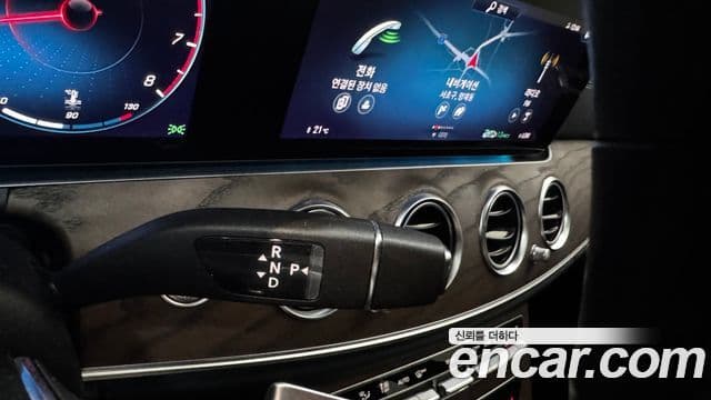 Mercedes-Benz E-Class 2021 — ფოტო 7/20