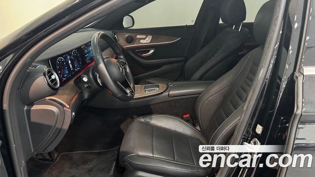Mercedes-Benz E-Class 2021 — ფოტო 8/20