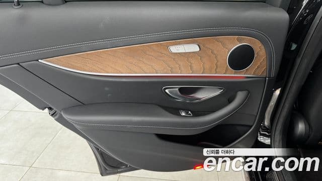 Mercedes-Benz E-Class 2021 — ფოტო 14/20