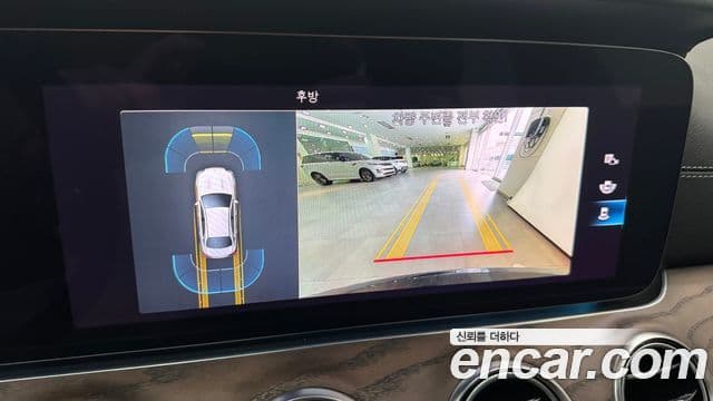 Mercedes-Benz E-Class 2021 — ფოტო 17/20