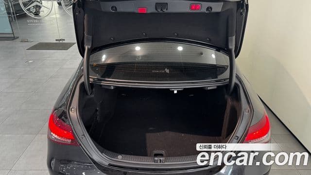 Mercedes-Benz E-Class 2021 — ფოტო 20/20