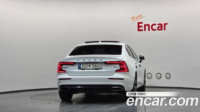 Volvo S60 2021 — ფოტო 4/20
