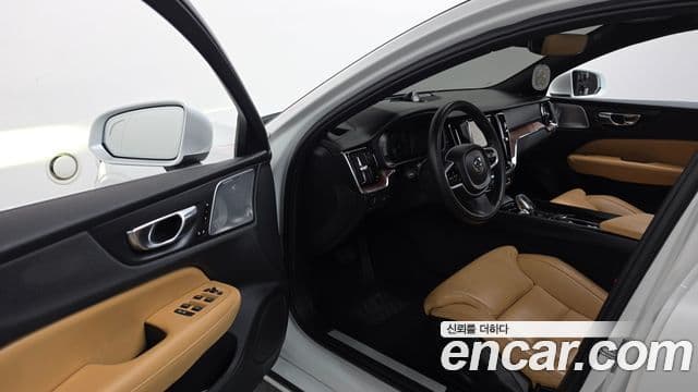 Volvo S60 2021 — ფოტო 10/20