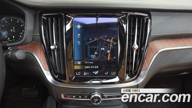 Volvo S60 2021 — ფოტო 13/20