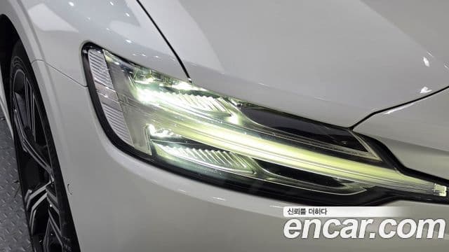 Volvo S60 2021 — Photo 11/36