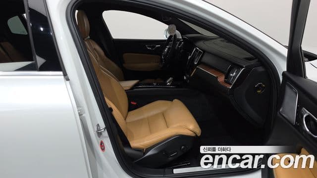Volvo S60 2021 — Photo 29/36