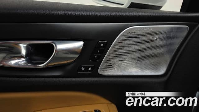 Volvo S60 2021 — Photo 2/36