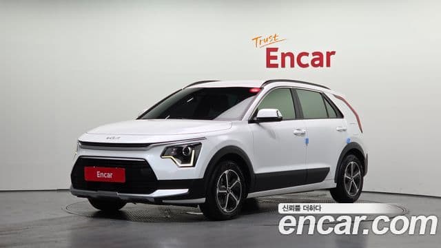 Kia Niro 2022 — ფოტო 1/20