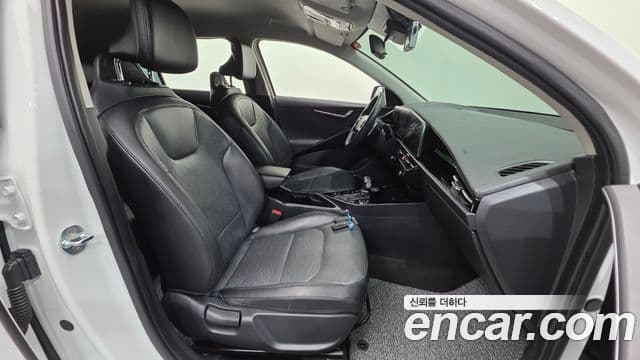 Kia Niro 2022 — ფოტო 10/20