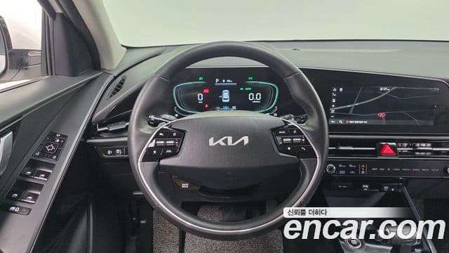 Kia Niro 2022 — ფოტო 14/20