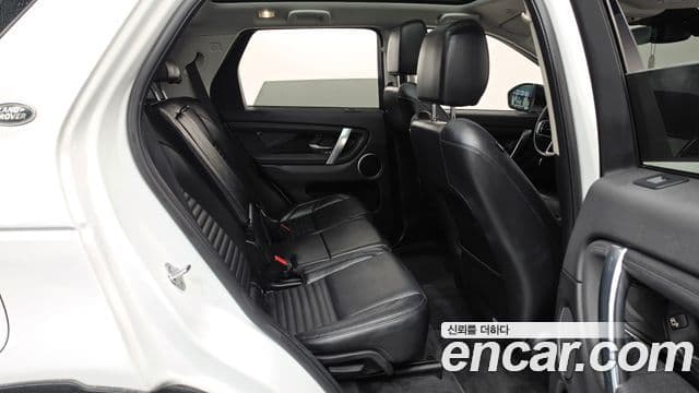 Land Rover Discovery Sport 2021 — Фото 11/20