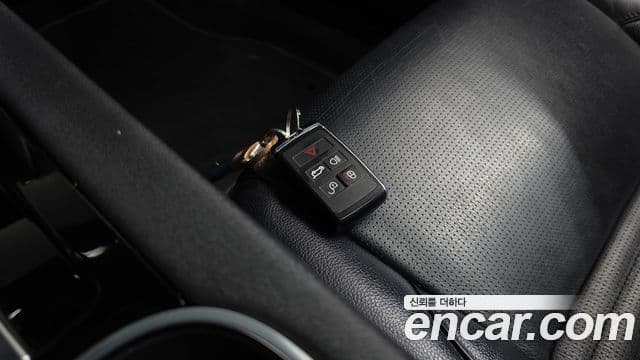 Land Rover Discovery Sport 2021 — Фото 15/20