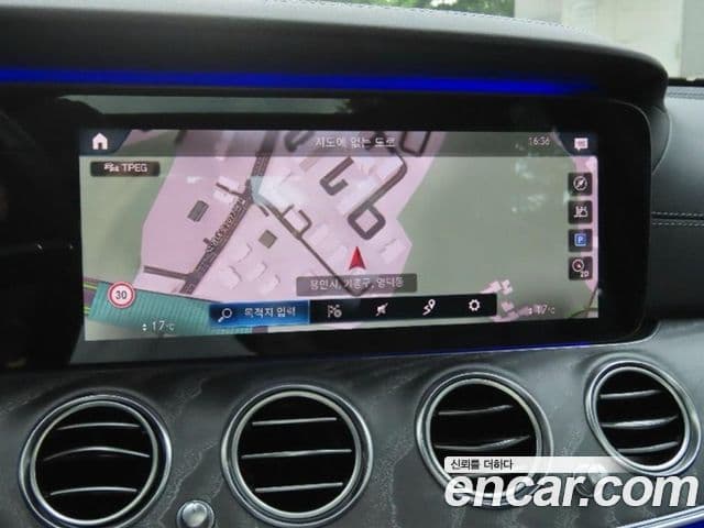 Mercedes-Benz E-Class 2020 — ფოტო 14/20