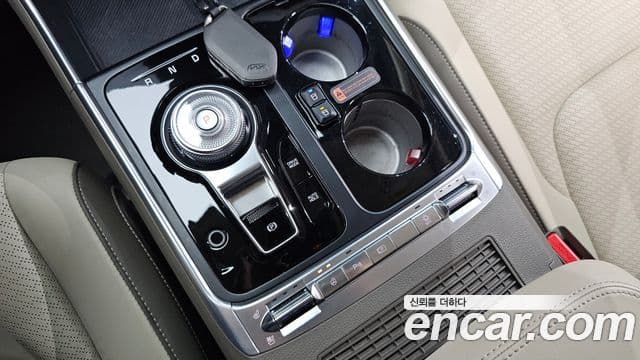 Kia Carnival 2024 — ფოტო 8/20