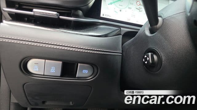 Genesis G90 2022 — Şəkil 31/32