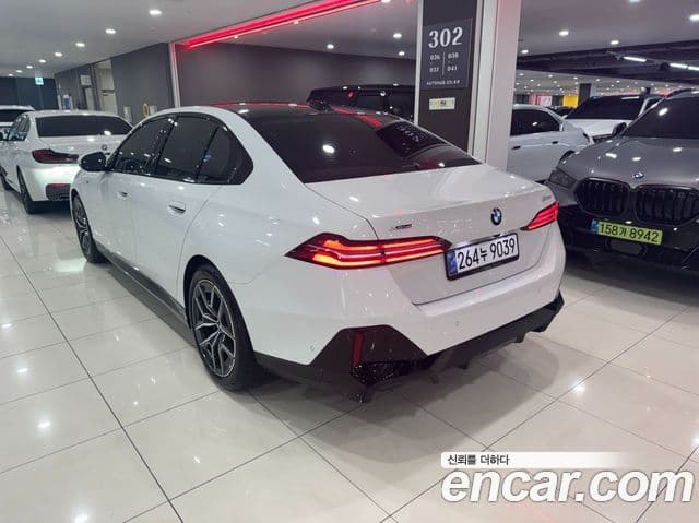 BMW 5 Series 2024 — ფოტო 2/19