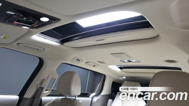 Kia Carnival 2023 — Şəkil 19/20