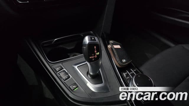BMW 3 Series 2018 — Фото 9/20